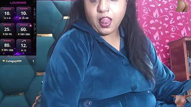 Snapshot of Sexy_komolika chatting on 11.21.25 Sexy komolika online show from 11.21.25