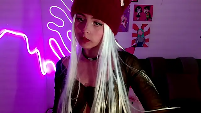 Snapshot of Kind_Scarlett chatting on 01.18.25 Kind Scarlett online show from 01.18.25