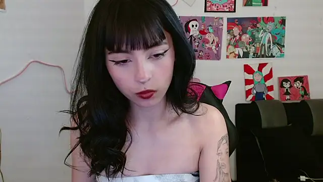 Snapshot of Kind_Scarlett chatting on 03.19.25 Kind Scarlett online show from 03.19.25