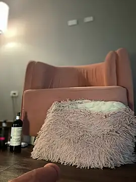 Snapshot of emiss_ chatting on 03.18.25 emiss online show from 03.18.25