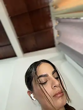 Snapshot of emiss_ chatting on 11.16.25 emiss online show from 11.16.25