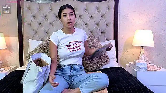 Snapshot of MontVta chatting on 09.22.25 MontVta online show from 09.22.25