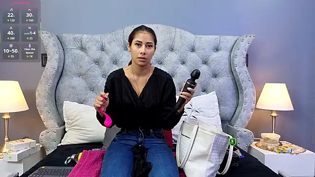 Snapshot of MontVta chatting on 10.15.25 MontVta online show from 10.15.25