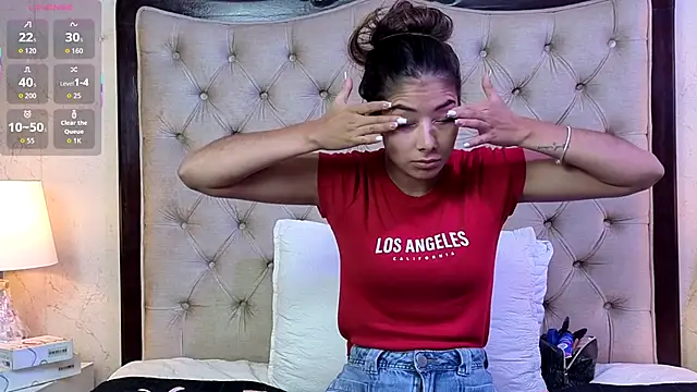 Snapshot of MontVta chatting on 10.25.25 MontVta online show from 10.25.25