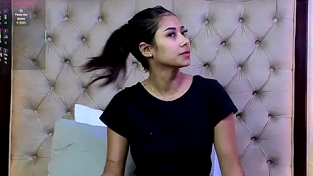 Snapshot of MontVta chatting on 12.15.25 MontVta online show from 12.15.25