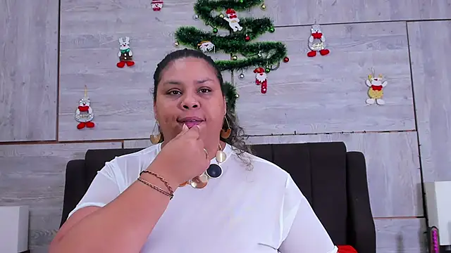 Snapshot of Lynn_Jones chatting on 12.21.24 Lynn Jones online show from 12.21.24