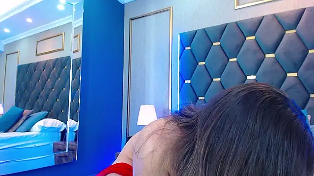 ThaniaJones online show from 11.07.25