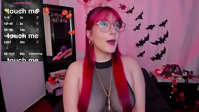 Snapshot of Dafne_Moon chatting on 10.22.25 Dafne Moon online show from 10.22.25