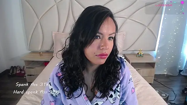 Snapshot of ValleryC chatting on 11.07.25 ValleryC online show from 11.07.25