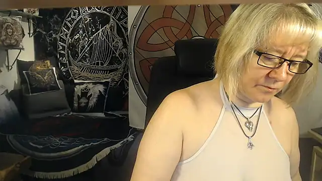 Snapshot of TittenMichelle chatting on 02.27.25 TittenMichelle online show from 02.27.25