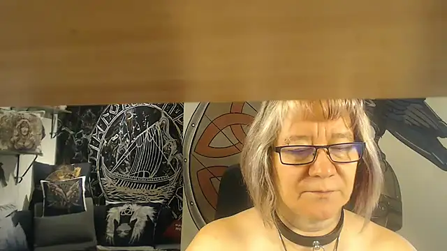 Snapshot of TittenMichelle chatting on 10.07.25 TittenMichelle online show from 10.07.25
