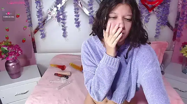 Snapshot of Perla_Skinnyy chatting on 02.22.25 Perla Skinnyy online show from 02.22.25