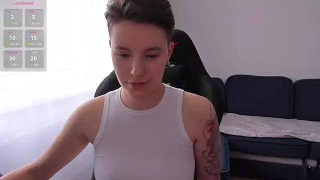 Snapshot of JessieFlower chatting on 10.31.25 JessieFlower online show from 10.31.25