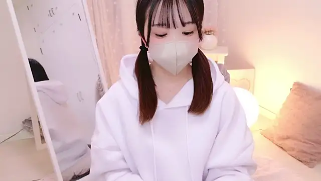 Snapshot of HONO_cha chatting on 12.06.24 HONO cha online show from 12.06.24