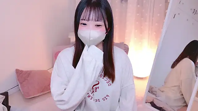 Snapshot of HONO_cha chatting on 12.10.24 HONO cha online show from 12.10.24