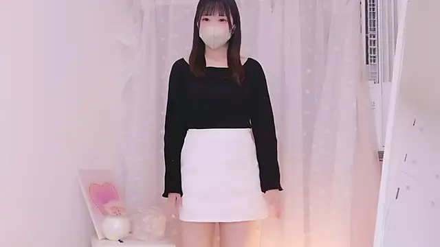 Snapshot of HONO_cha chatting on 03.12.25 HONO cha online show from 03.12.25