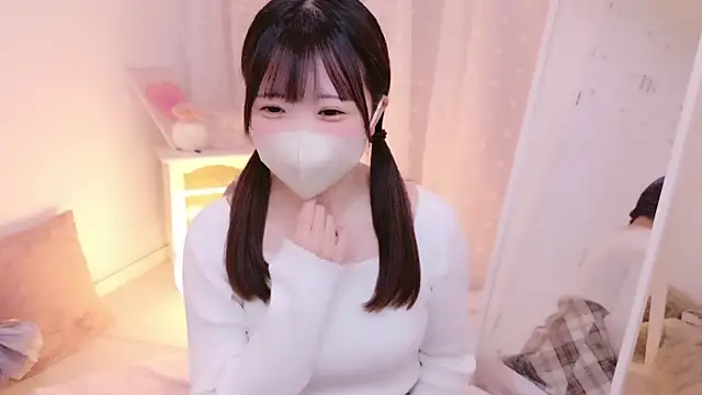 Snapshot of HONO_cha chatting on 03.19.25 HONO cha online show from 03.19.25