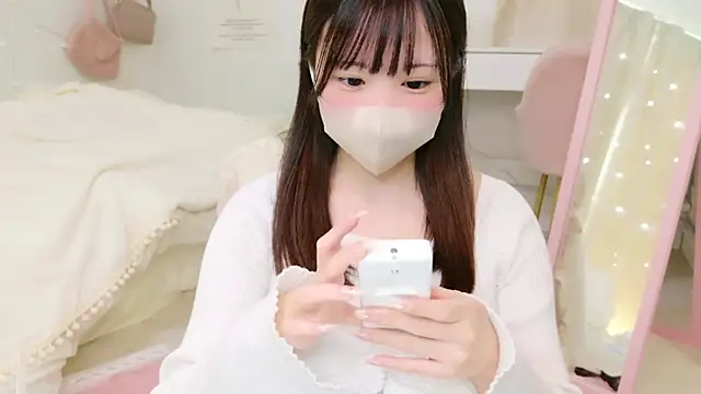 Snapshot of HONO_cha chatting on 03.23.25 HONO cha online show from 03.23.25