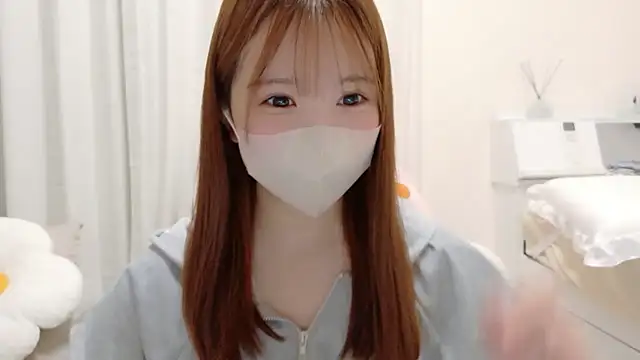 Snapshot of HONO_cha chatting on 10.19.25 HONO cha online show from 10.19.25