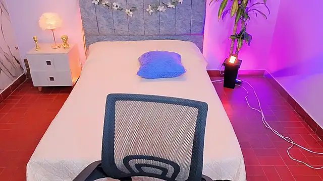 Lana stone  online show from 01.13.26