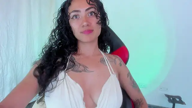 Snapshot of paula_brunette chatting on 10.25.25 paula brunette online show from 10.25.25