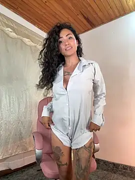 Snapshot of paula_brunette chatting on 11.19.25 paula brunette online show from 11.19.25