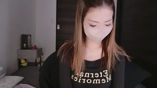 Snapshot of miRei- chatting on 01.14.25 miRei- online show from 01.14.25