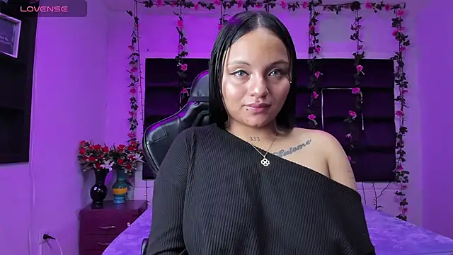 Snapshot of sweelanna__ chatting on 12.23.25 sweelanna online show from 12.23.25