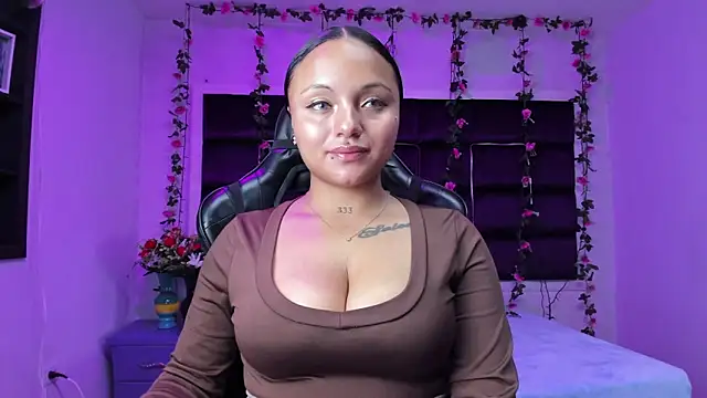 Snapshot of sweelanna__ chatting on 01.08.26 sweelanna online show from 01.08.26