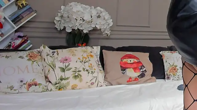 Snapshot of Deliciouslips chatting on 11.07.25 Deliciouslips online show from 11.07.25