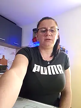 Snapshot of KristenVega chatting on 12.14.25 KristenVega online show from 12.14.25