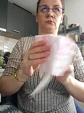 Snapshot of KristenVega chatting on 12.17.25 KristenVega online show from 12.17.25