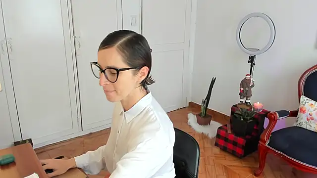 cuddlingbunny online show from 11.30.25