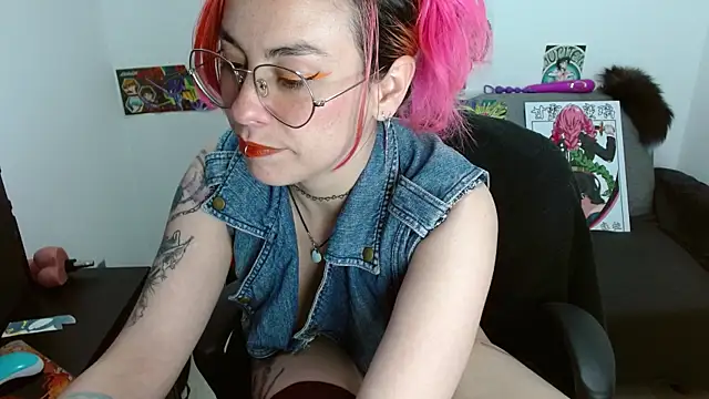 Snapshot of natasha_laulau chatting on 11.10.25 natasha laulau online show from 11.10.25