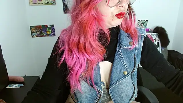 Snapshot of natasha_laulau chatting on 11.14.25 natasha laulau online show from 11.14.25