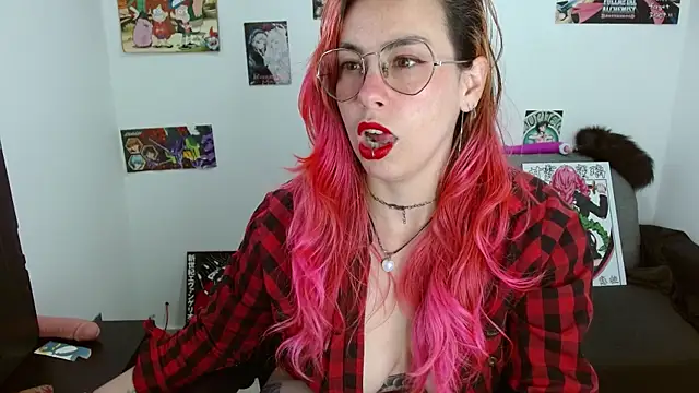 Snapshot of natasha_laulau chatting on 11.18.25 natasha laulau online show from 11.18.25