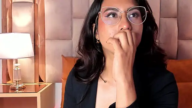 DaraBeckett online show from 02.22.25