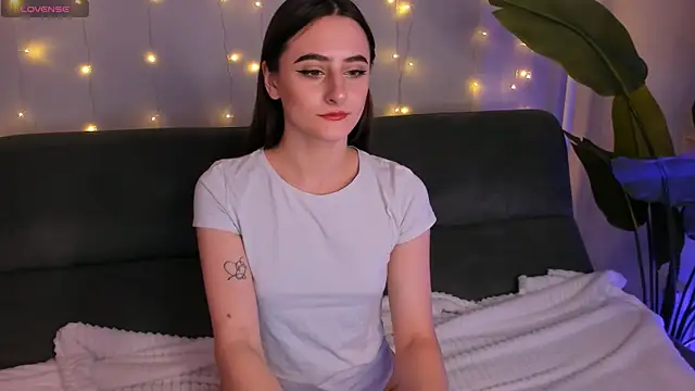 Snapshot of helen_ramsay chatting on 12.22.24 helen ramsay online show from 12.22.24