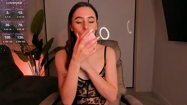 Snapshot of helen_ramsay chatting on 02.23.25 helen ramsay online show from 02.23.25