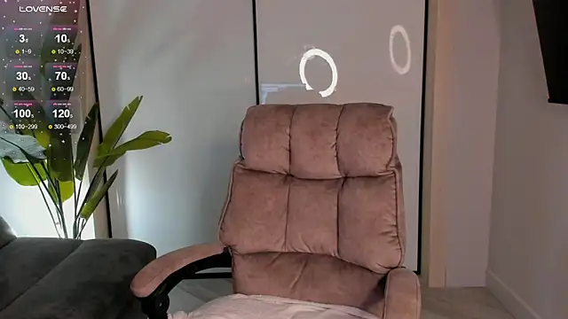 Snapshot of helen_ramsay chatting on 02.26.25 helen ramsay online show from 02.26.25