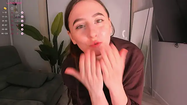 Snapshot of helen_ramsay chatting on 10.03.25 helen ramsay online show from 10.03.25