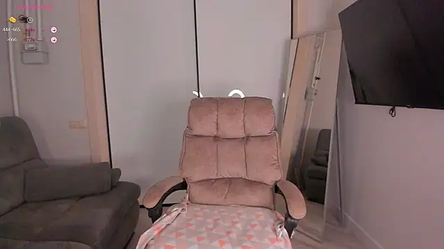 Snapshot of helen_ramsay chatting on 10.13.25 helen ramsay online show from 10.13.25