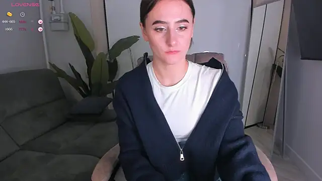 Snapshot of helen_ramsay chatting on 10.27.25 helen ramsay online show from 10.27.25