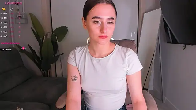 Snapshot of helen_ramsay chatting on 10.29.25 helen ramsay online show from 10.29.25