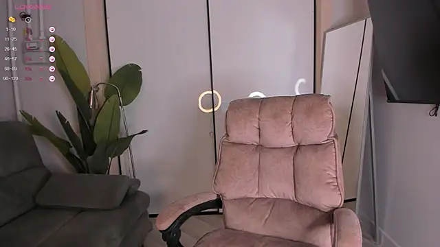 Snapshot of helen_ramsay chatting on 11.11.25 helen ramsay online show from 11.11.25