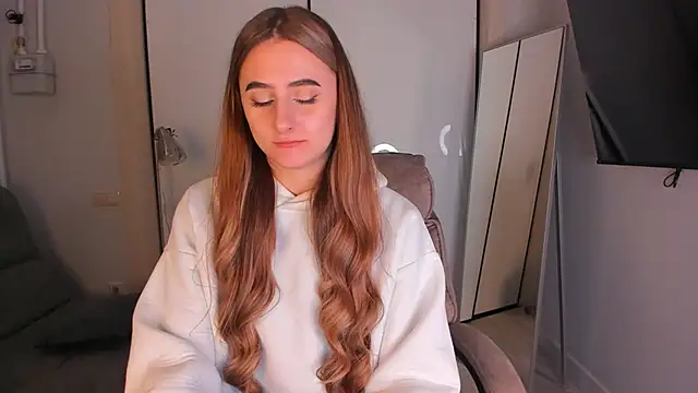 Snapshot of helen_ramsay chatting on 11.21.25 helen ramsay online show from 11.21.25