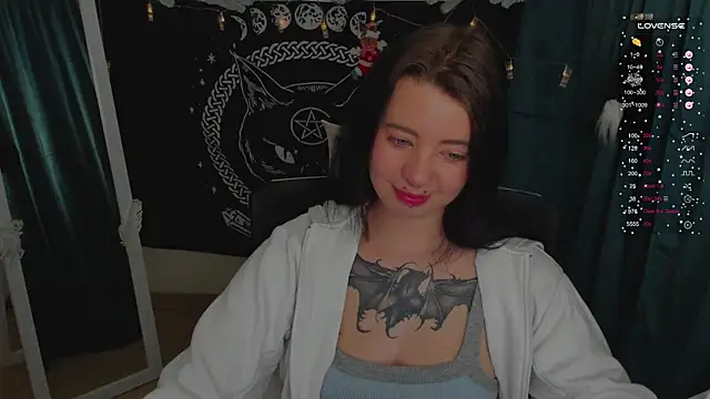 Snapshot of Sam_Mystery chatting on 12.24.24 Sam Mystery online show from 12.24.24