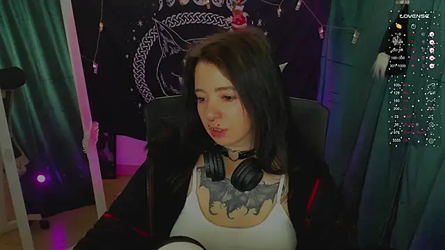 Snapshot of Sam_Mystery chatting on 12.28.24 Sam Mystery online show from 12.28.24