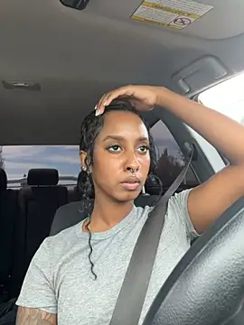 Snapshot of Your_Paris chatting on 06.16.26 Your Paris online show from 06.16.26