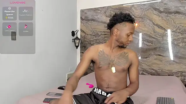 Snapshot of kaleb_violeta_1 chatting on 11.15.25 kaleb violeta 1 online show from 11.15.25